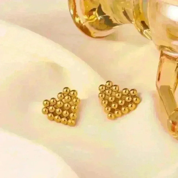 18k Gold Filled Beaded Heart Stud Earrings - Picture 2 of 3